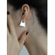 thumbnail image 2 of Pendientes geométricos simples trapezoidales Diseño de nicho femenino Moda Estilo frío Pendientes dulces y frescos Individuos vanguardistas, 2 of 4