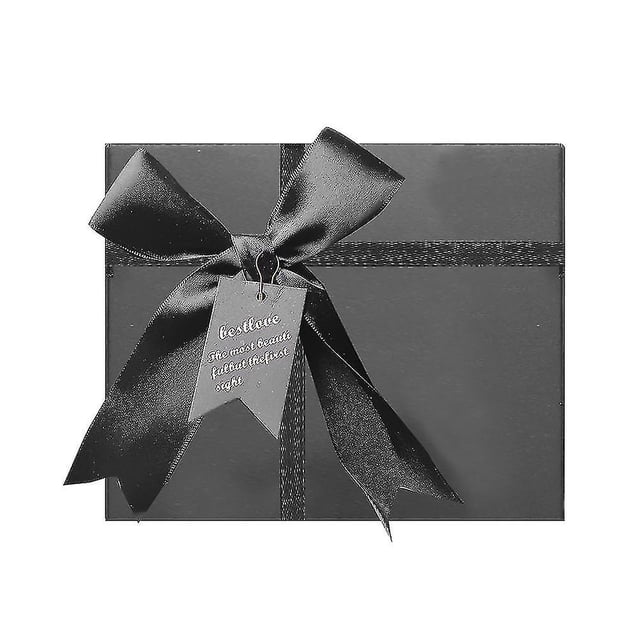 caja de regalo con lazo delicado caja de regalo creativa con lazo en papel negro, vista frontal centrada de caja cuadrada con gran lazo satinado y cinta cruzada, etiqueta colgante visible; ideal para bodas, San Valentín y decoración de fiesta.