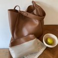 thumbnail image 2 of Bolso de mano de lujo para mujer, tendencia 2024, bolso de hombro femenino de gran capacidad, bolso de mujer de diseñador simple de cuero PU de alta calidad, 2 of 5