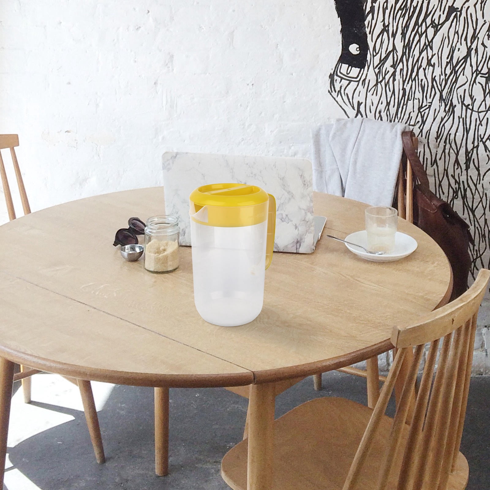 Homoyoyo Large Yellow Plastic Pitcher with Lid, PP Material, Ideal for Home, Cafe, Outdoor, and Daily Beverage Serving