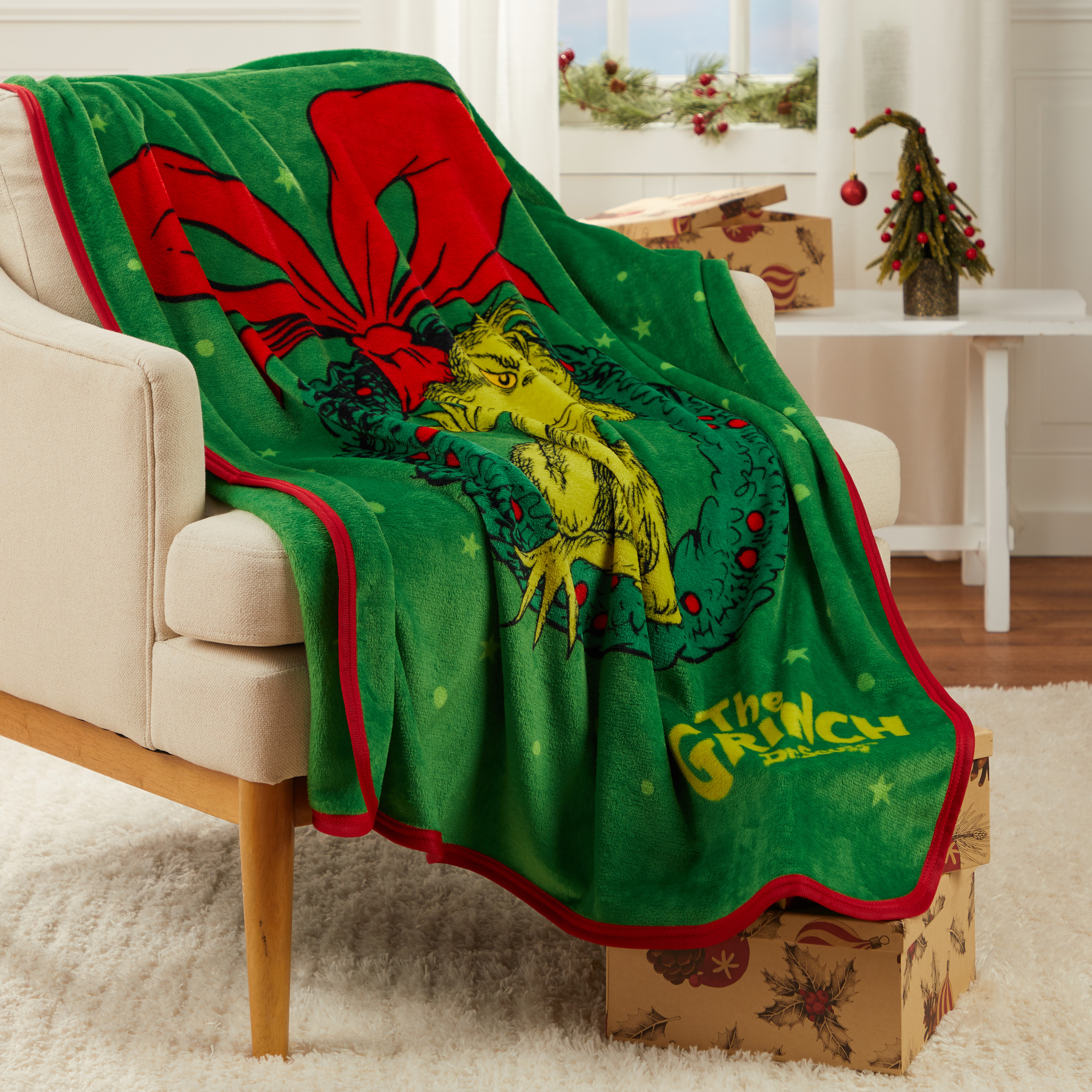 Grinch Kids Green Wreath Silky Soft Throw Blanket, 40x50