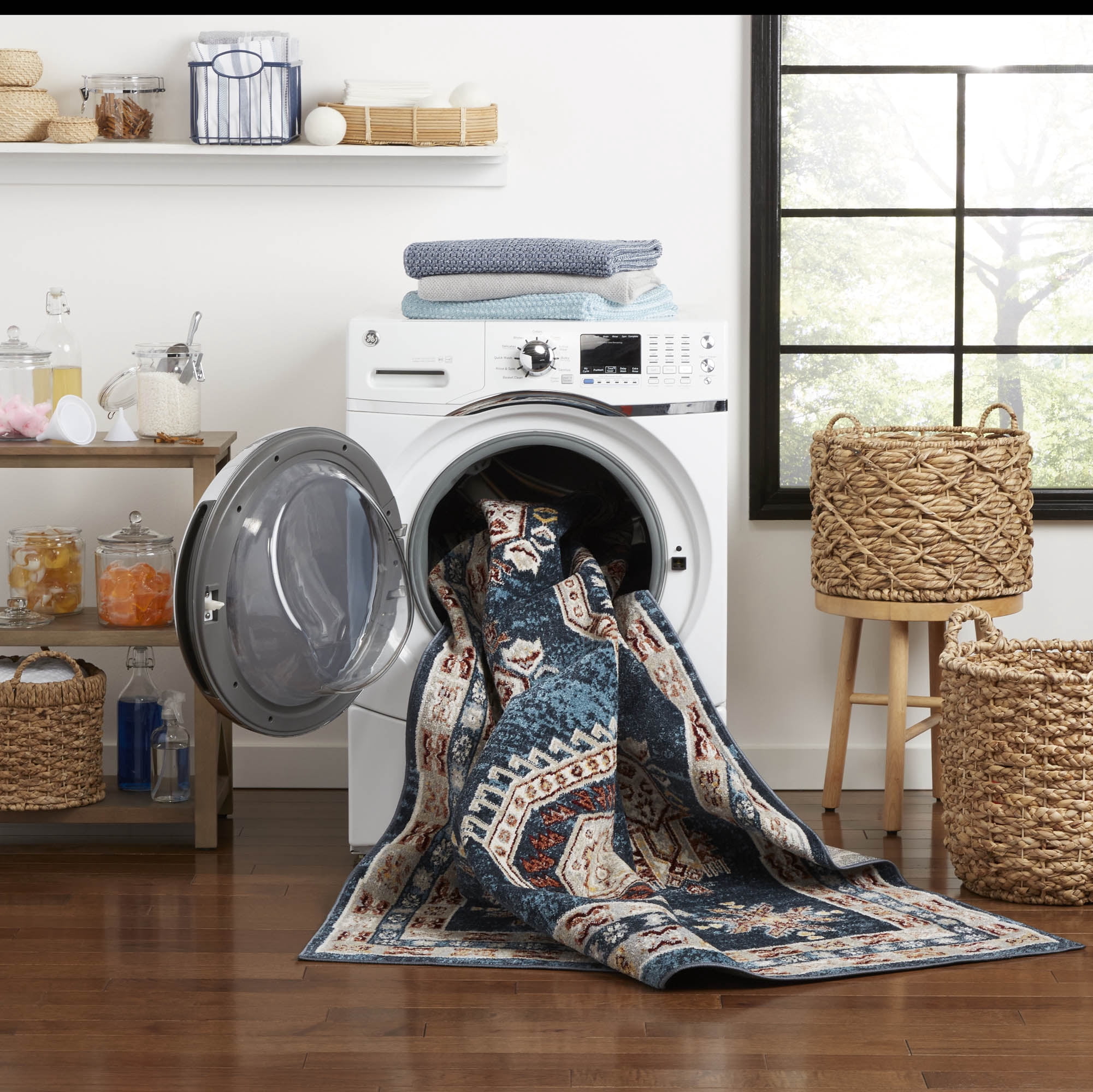 Everwash™ Treasure Saul Southwest Geometric Machine Washable Runner Area Rug, Navy Blue/Red, 2'2"x7'2"