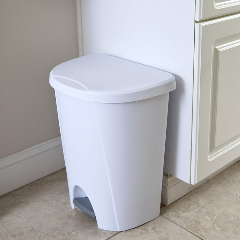 Sterilite 6.6 gal White Polypropylene Step-On Locking Automatic