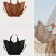 thumbnail image 1 of 2025 nuevo bolso de ala Polene Bolso pequeño Polene Bolso de mano retro con estampado de lichi Bolso de mano para mujer, 1 of 5