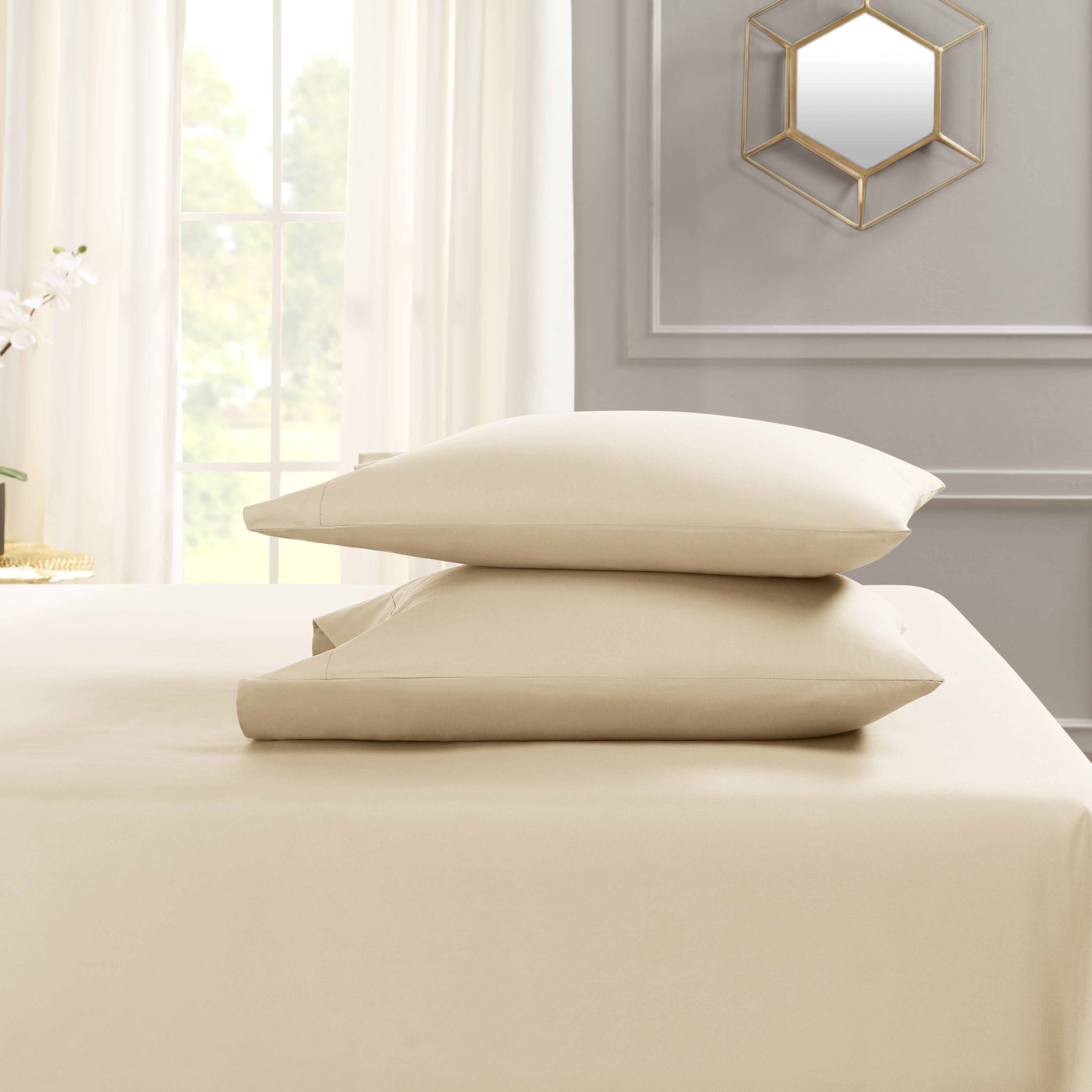 Hearth & Harbor Deep Pocket 3 Piece Solid Bed Sheet Set, 1800 Thread Count Microfiber Sheets, Twin-XL, Cream