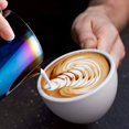 thumbnail image 5 of Jarra de espuma de leche de 12 oz, Jarra de vapor de espresso de 12 oz, Accesorios para máquina de espresso, Taza de espuma de leche de 12 oz, Latte Art Cappuccino Latte, Jarra colorida de acero inoxidable ER, 5 of 5