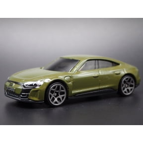 (Open Box) 2021-2026 AUDI RS E TRON GT GREEN 1:64 SCALE COLLECTIBLE DIECAST MODEL CAR