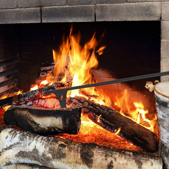 SuoKom Tisonnier Long pour Foyer - Fini Noir Résistant à la Rouille - Acier en Fer Forgé Robuste - Tisonnier P-it de 40 Pouces Autocollant Extérieur pour Foyer, Camping, Poêle à Bois Pinces pour Feu de Camp en Liquidation