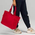 thumbnail image 4 of Bolso de hombro impermeable de gran capacidad para mujer para entrenamiento en la playa (rojo) Tmvgtek Para Estrenar, 4 of 6