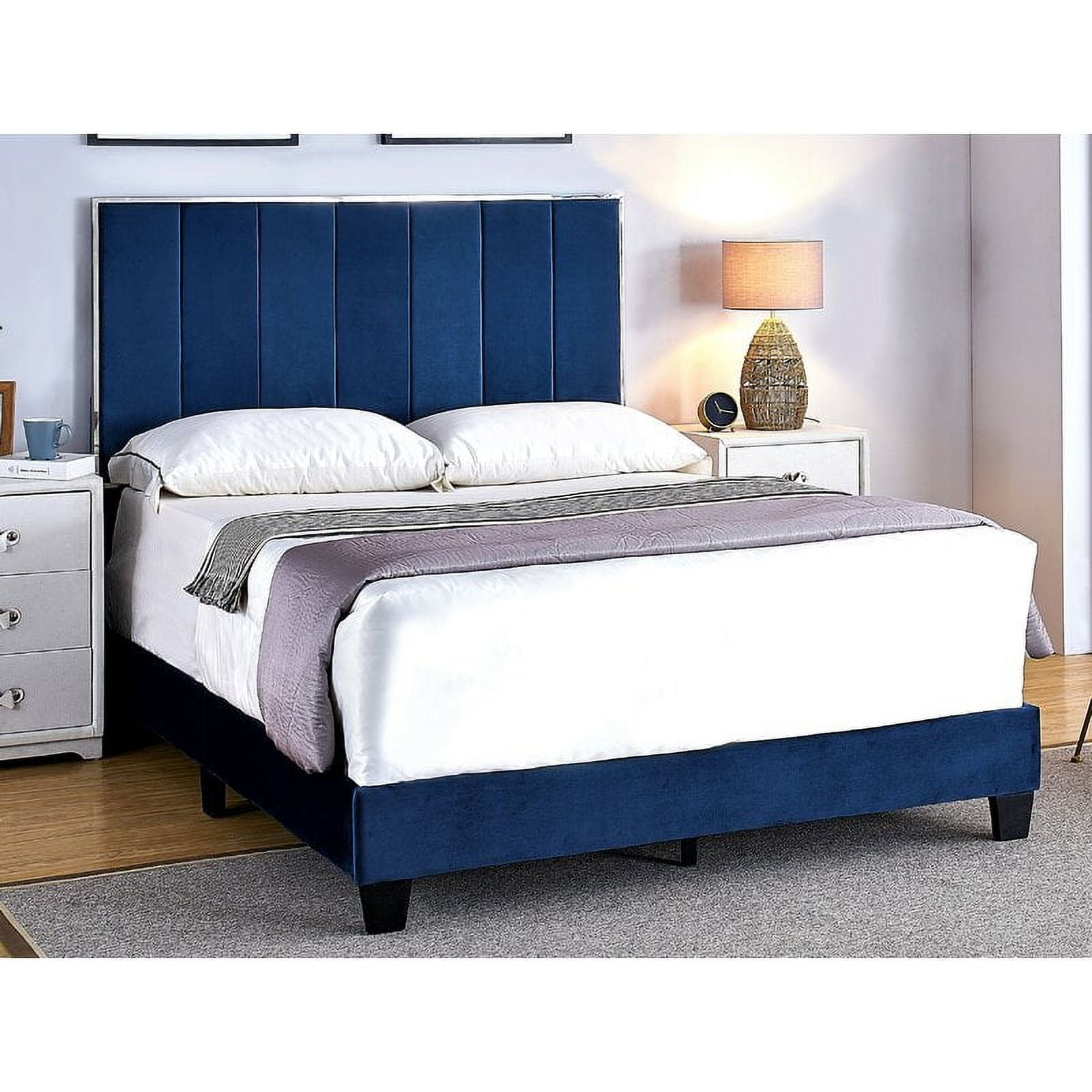 Uspridefurniture Aayush Upholstered Standard velvet Queen size Bed