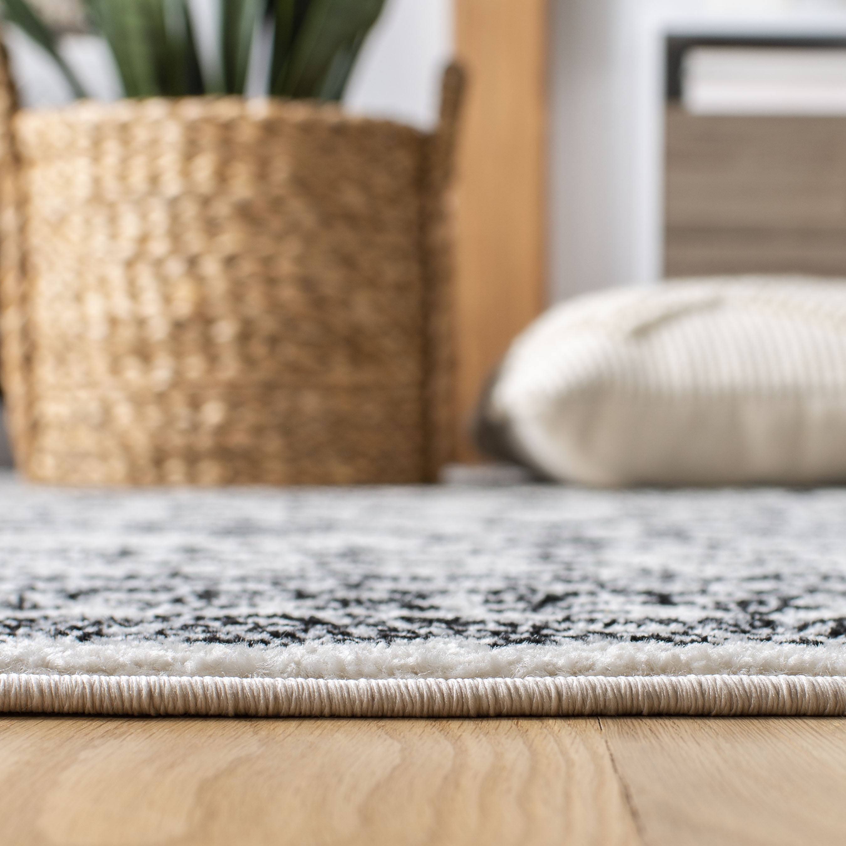 SAFAVIEH Tulum Merletta Oriental Runner Rug, Ivory/Black, 2' x 17'