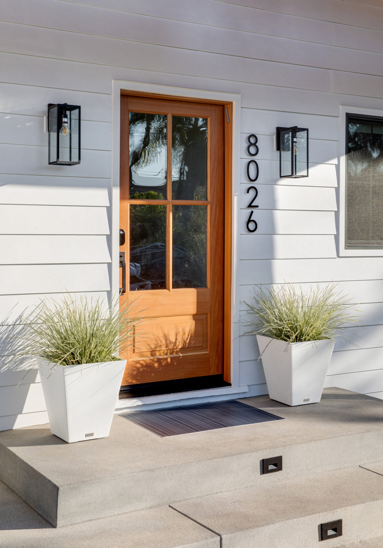 Veradek Pure Series Nobleton 18" Plastic Planter 2-Pack White