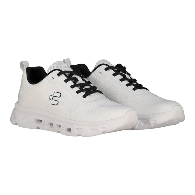 tenis charly para caballero estilo running blanco talla 29 par en vista 3/4, tenis deportivos blancos con cordones y forro interior negros, empeine de malla texturizada, suela blanca ventilada con huecos geométricos y logo Charly lateral; fondo neutro, adecuados para uso diario y caminatas cortas.