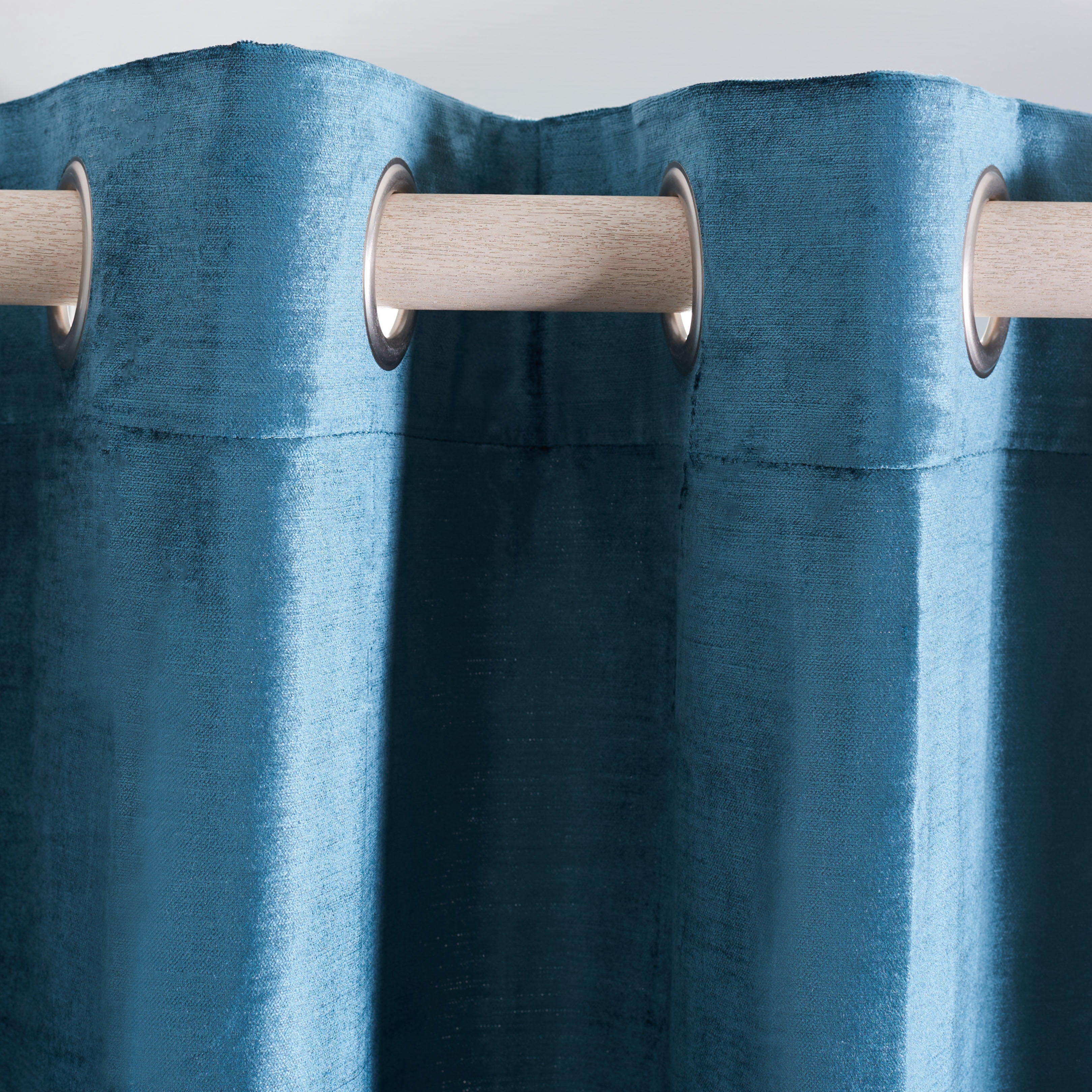 SAFAVIEH Creslia Contemporary Teal Solid Grommet Blackout Curtains, 52" x 96"