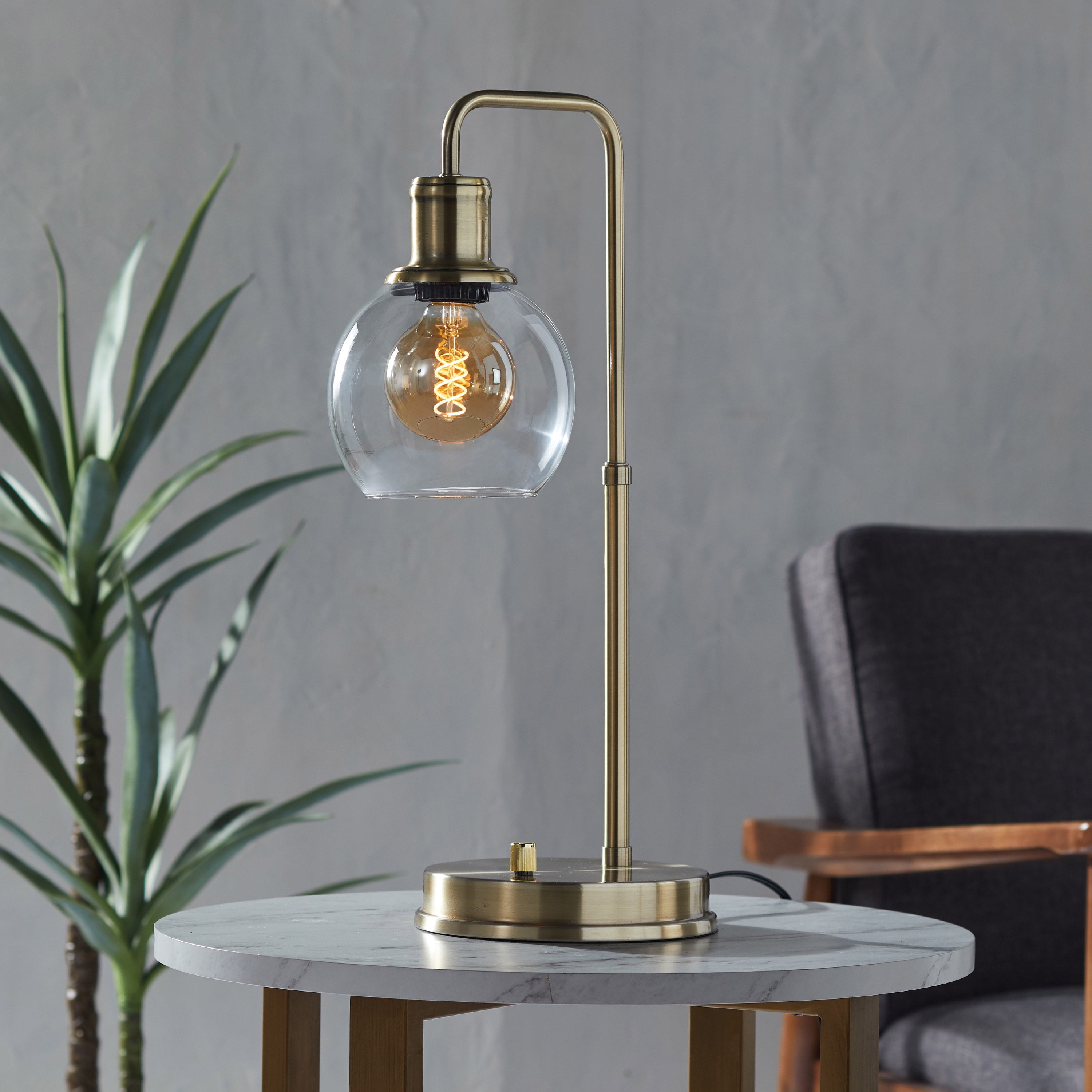 Better Homes & Gardens LED Vintage Light Bulb, G25 40W Eqv, Amber Spiral Filament, E26, Dim - 4 Pk