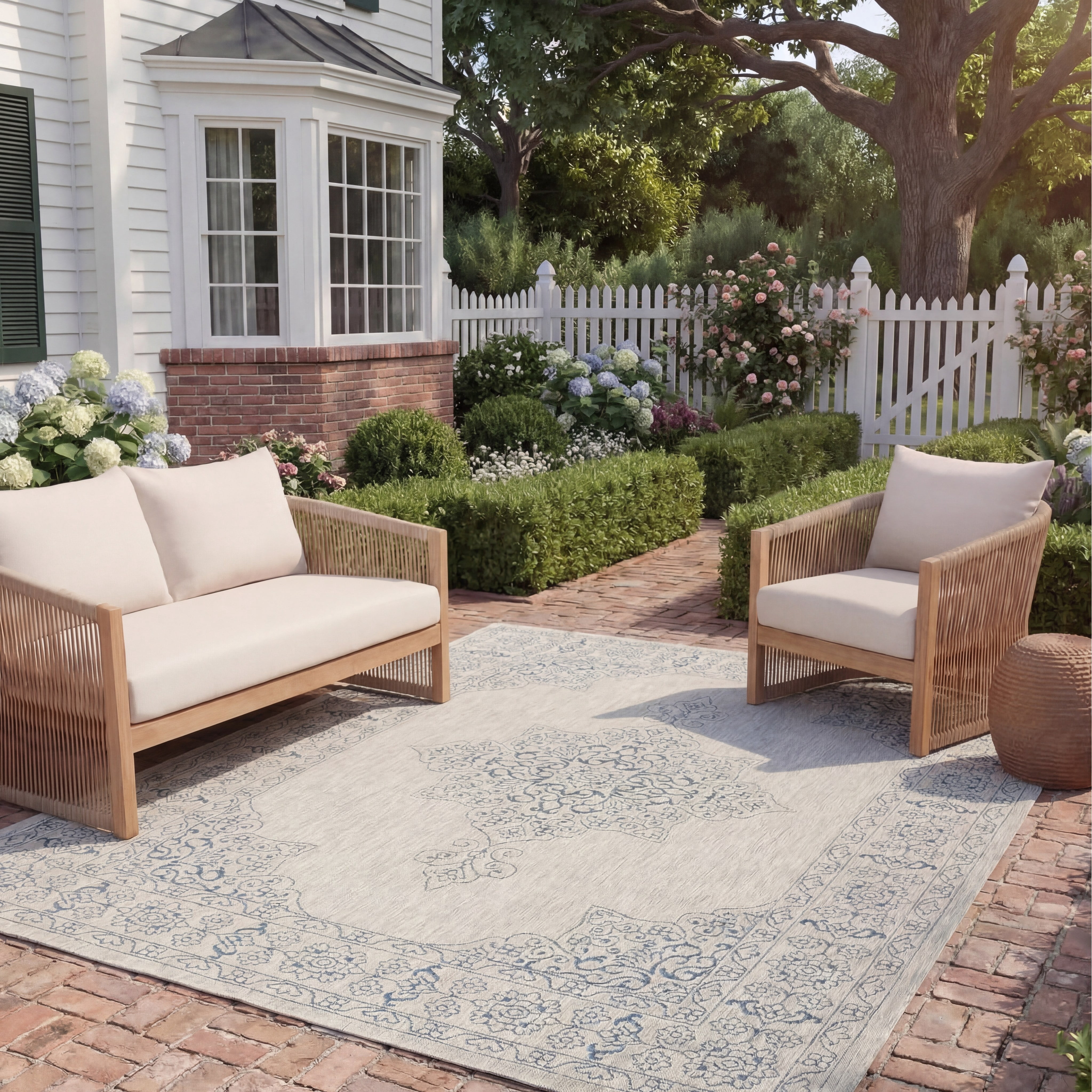 SAFAVIEH Courtyard Delbet Medallion Indoor/Outdoor Area Rug, Grey/Navy, 5'3" x 7'7"