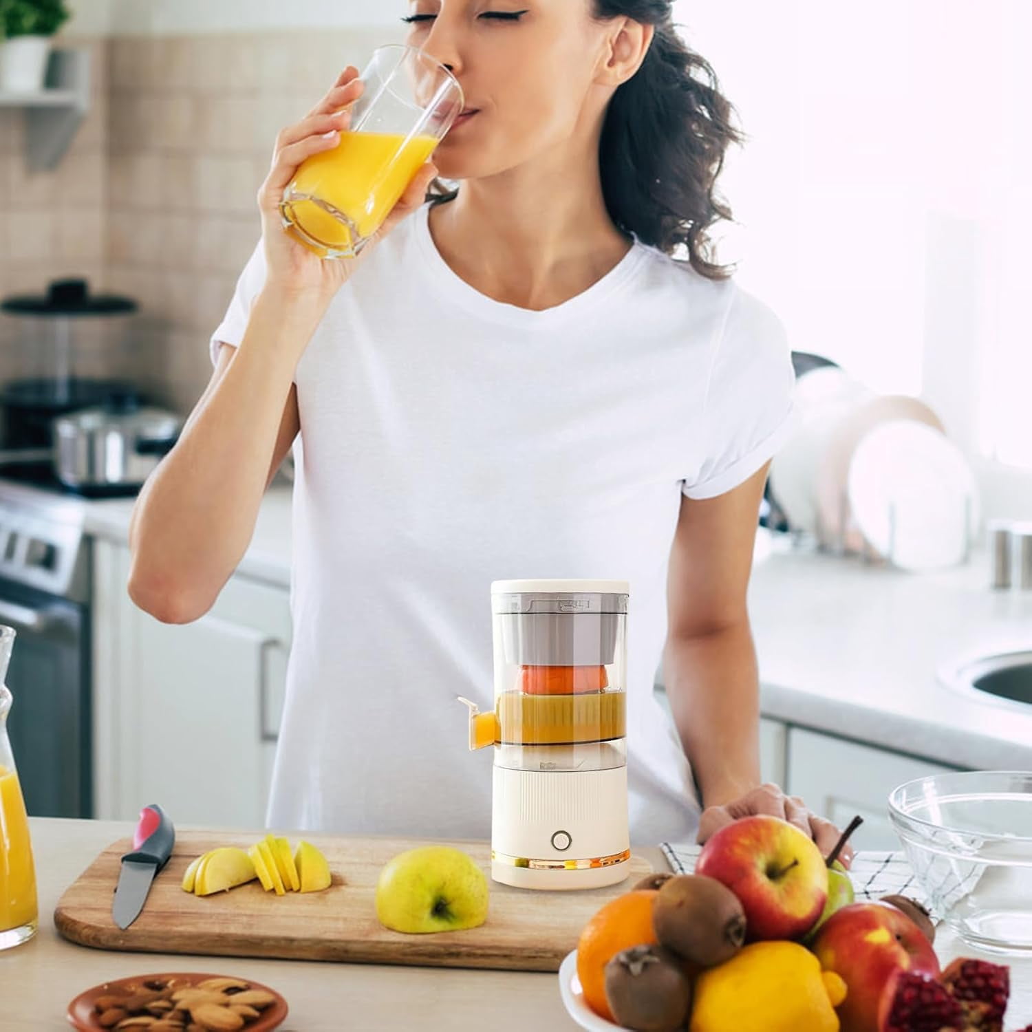 Wireless Electric Juicers, Fruit Press Machine with Juicing Head for Oranges Lemons KiwiFruit ,One-touch Operation Blade-free Design Easy to Clean Rechargeable for Kitchen Camping Travel (White)