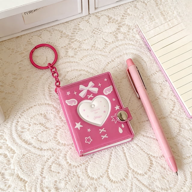 shyuyusa Mini Heart Photo Album Keychain, Portable Card Slot Layout, Compact Lightweight, Small Storage Book for ID Photos, Stickers and Mini Commemorative Pictures