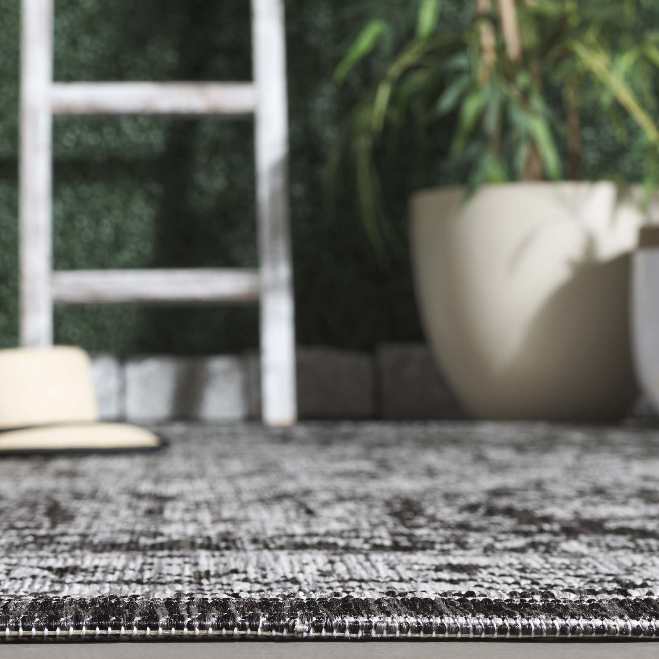 Safavieh Courtyard Rupert Medallion Indoor/Outdoor Area Rug, Gray/Black, 6'7" x 9'6"