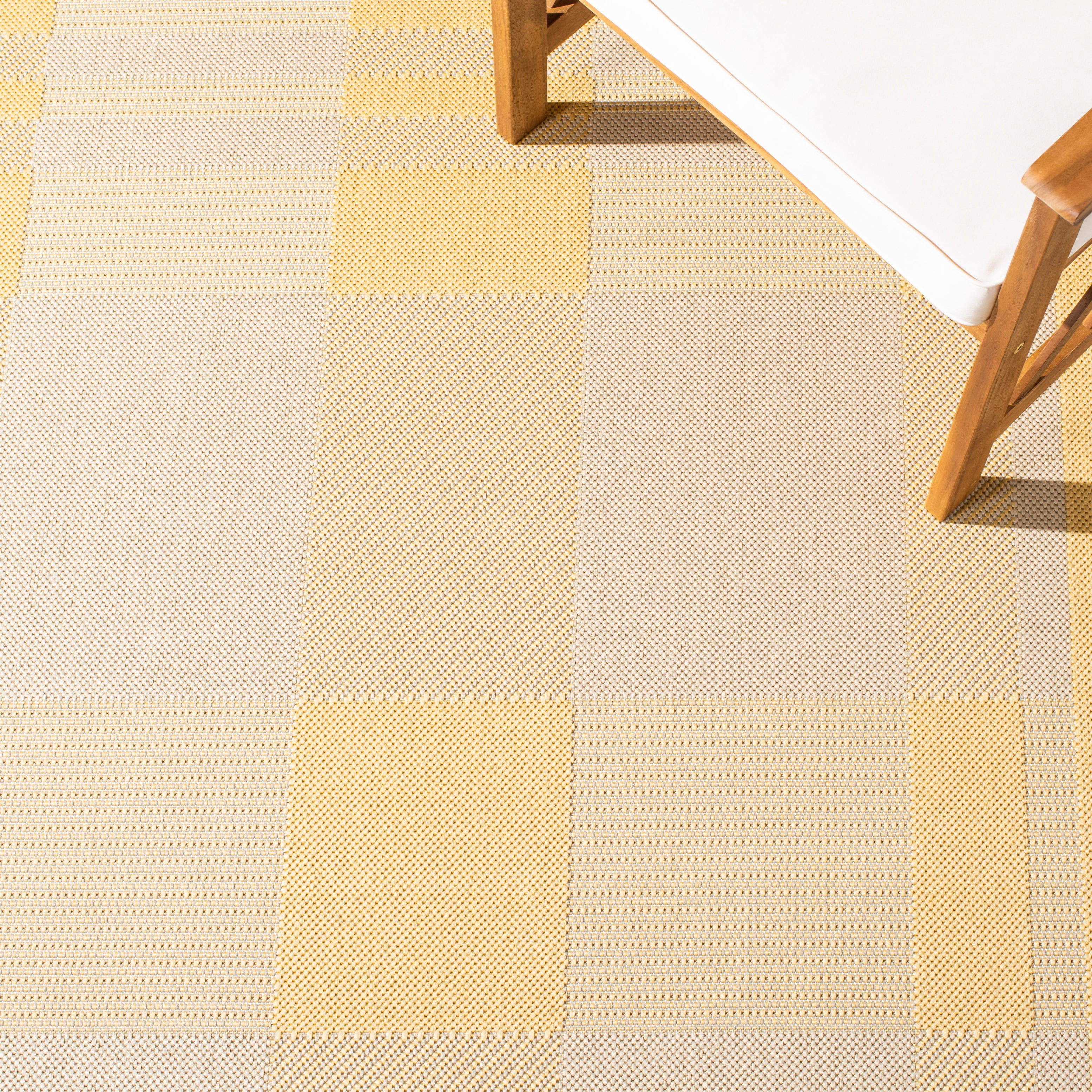 Safavieh Courtyard Benjamin Plaid Indoor/Outdoor Runner Rug, Gold/Beige, 2'3" x 8'