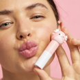 thumbnail image 2 of Bálsamo labial TONYMOLY x Squishmallows Archie Hyaluronic Acid, 2 of 3