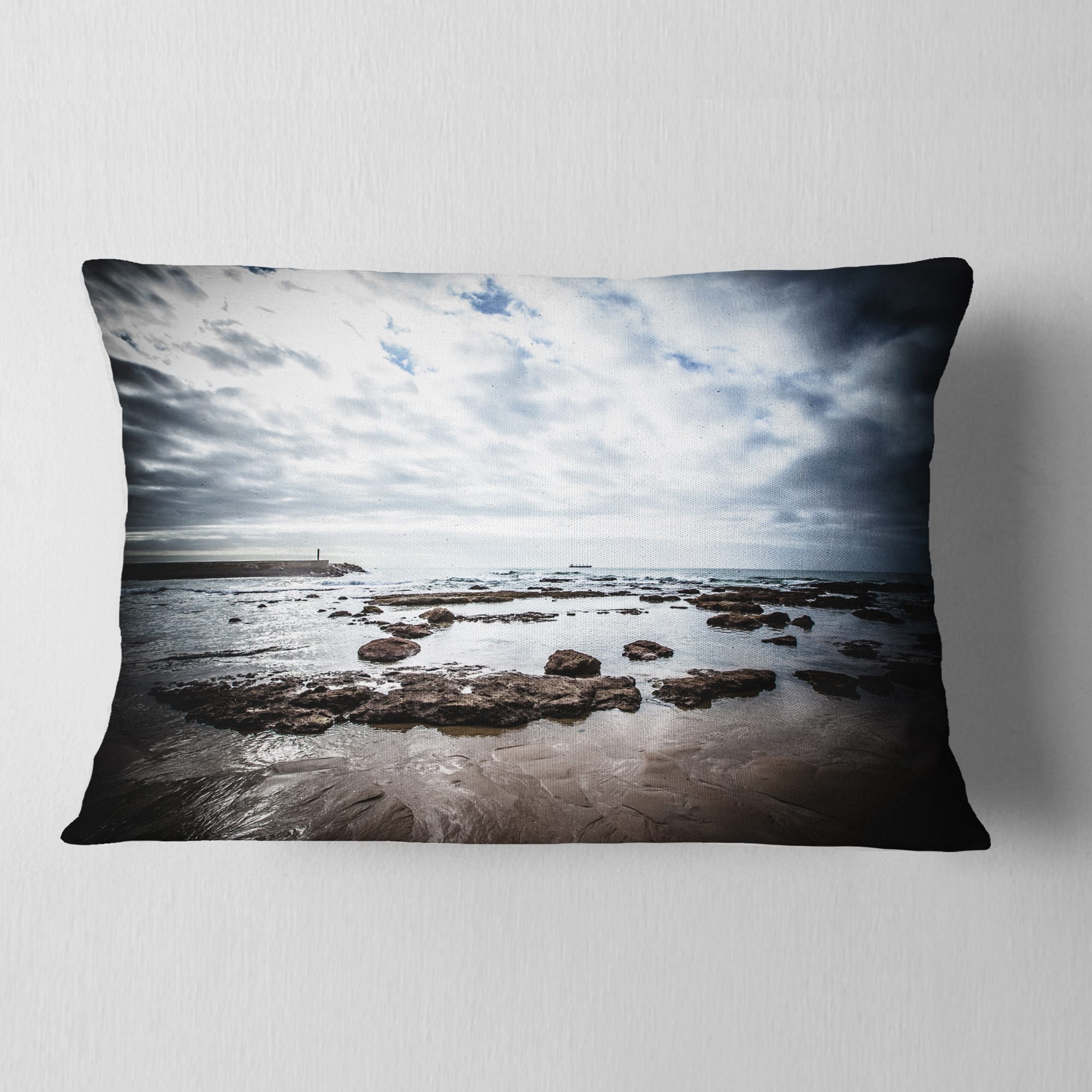 Designart Dramatic Atlantic Coast at Low Tide - Seashore Throw Pillow - 12x20