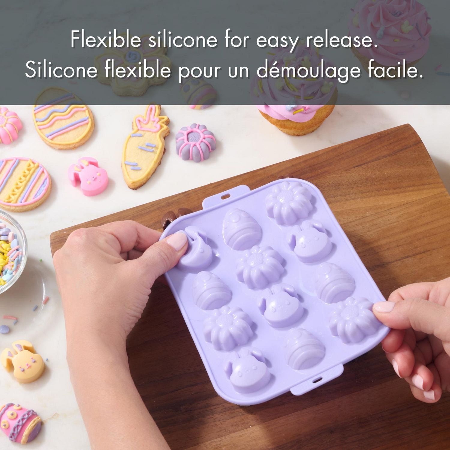 Moule à chocolat Way to Celebrate, Lapins, Fleurs et Oeufs de Pâques, mauve