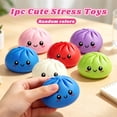 thumbnail image 3 of Pelota antiestrés Squishy Chgfs tipo dumpling de 8,6 cm, 3 of 7