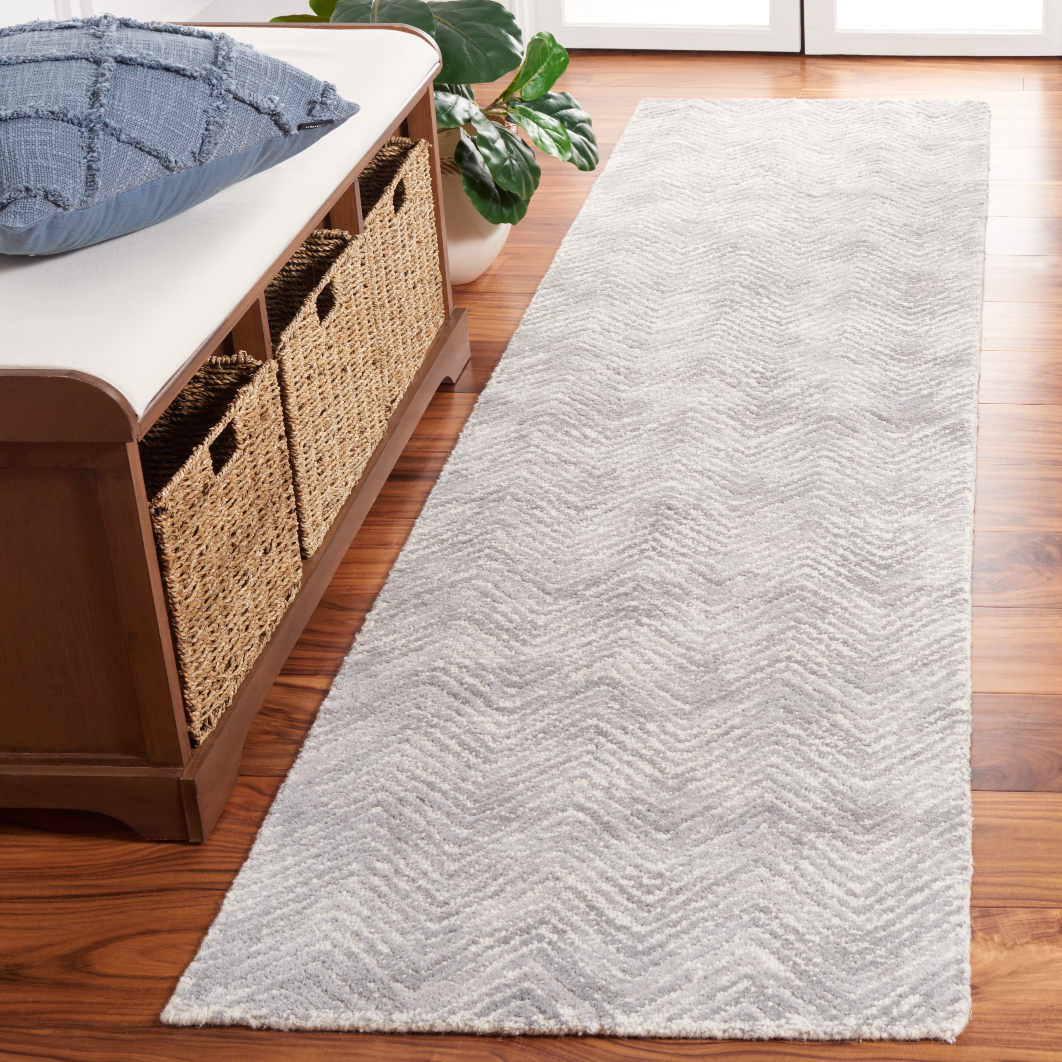SAFAVIEH Metro Lucina Wavy Striped Runner Rug, Silver, 2'3" x 9'