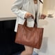 thumbnail image 5 of Bolso de hombro casual para mujer con correa ajustable, material de PU multicolor, cabe teléfono, cartera, gafas de sol, llaves, 36x29x7 cm., 5 of 6