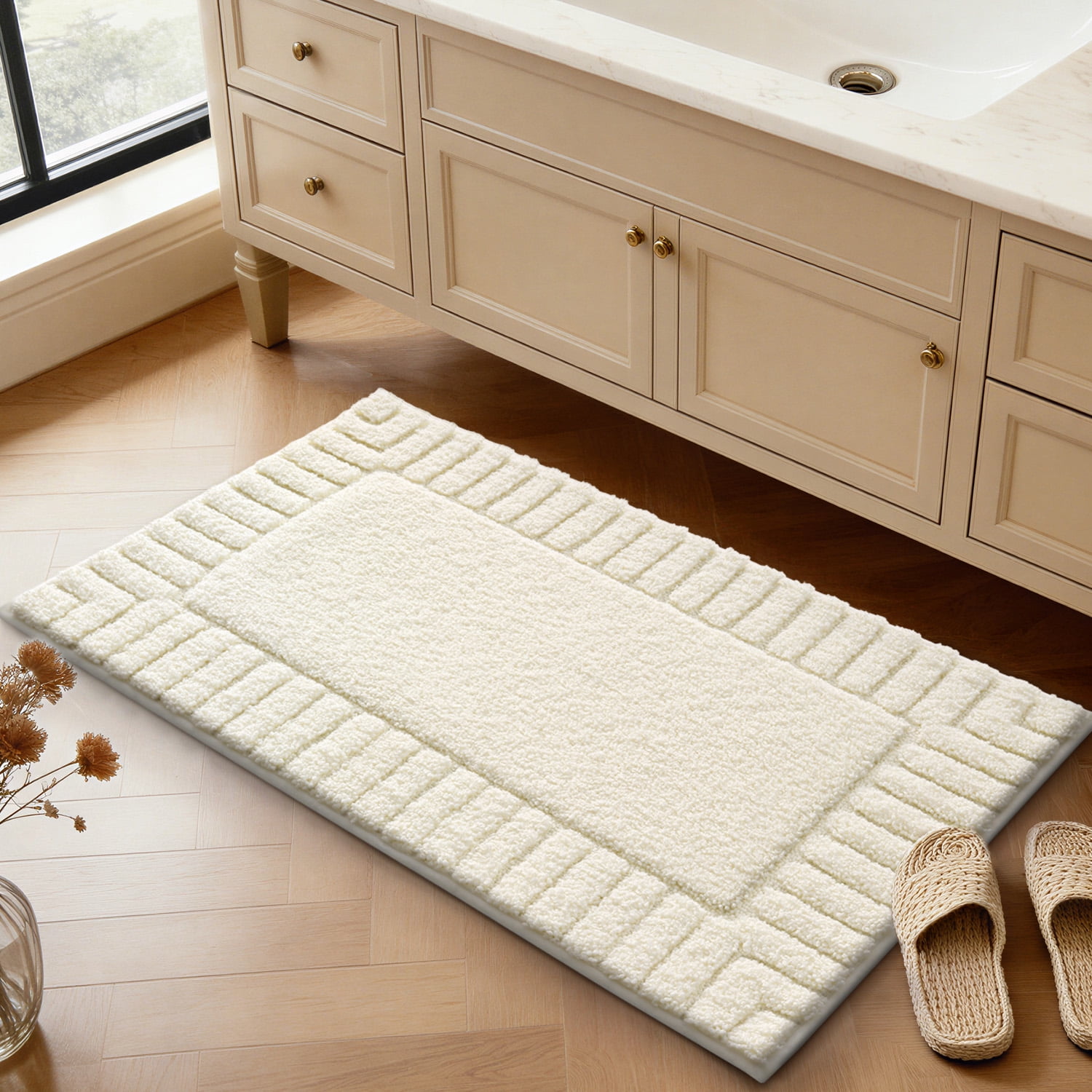 FRABE Bathroom Rugs Non Slip with Rubber Backing, Extra Soft Plush Microfiber Bath Rug Absorbent, Machine Washable Bath Mat Quick Dry for Tub, Shower, Ivory White, 20"x32"