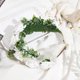 thumbnail image 4 of Collar de flores para perro, diadema floral blanca para boda, corona de flores ajustable, 4 of 6