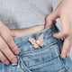 thumbnail image 5 of Ajustador De Cintura Para Jeans, Botón Ajustable Sin Costuras, Clip Metálico Con Resorte, Ajuste Seguro Para Pantalones Y Faldas Holgados, Solución Instantánea Para La Cintura, 5 of 8