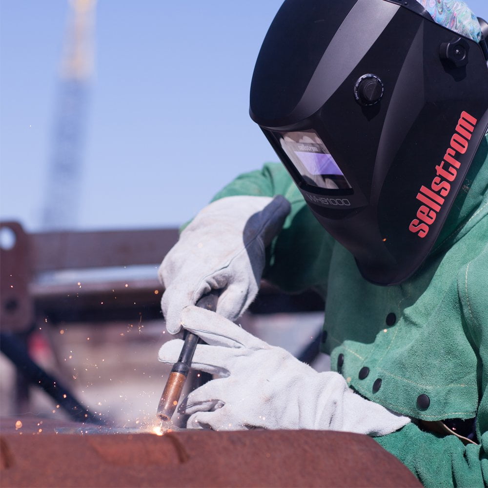 Sellstrom Welding Helmet - Auto Darkening - Nylon - 3.54" x 1.57" Viewing Area - Shade 4/9-13 Variable ADF - Ratcheting Headgear - Black - Advantage Series