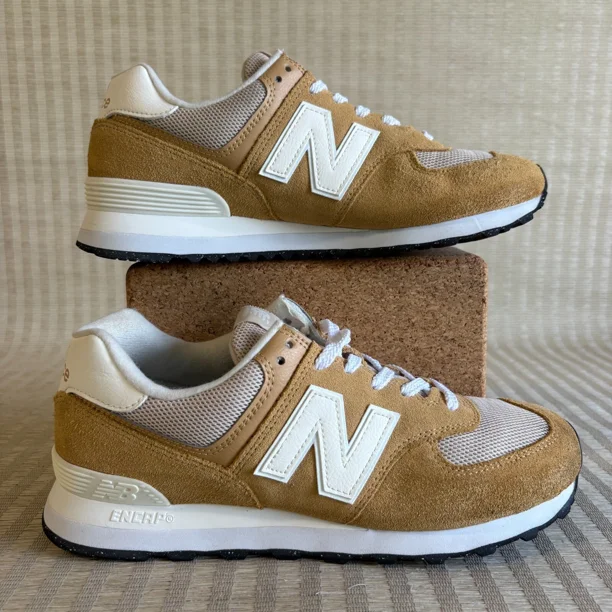 New Balance 574 Classics Mens Size 9.5D Mustard Gold Suede Sneaker Shoes U574PBE