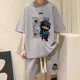 thumbnail image 3 of Conjunto de 2 piezas de chándal sencillo con diseño de gofre para hombre y mujer, camiseta y pantalones cortos de diseño urbano holgados de verano, ropa deportiva informal con diseño de parche, 3 of 5