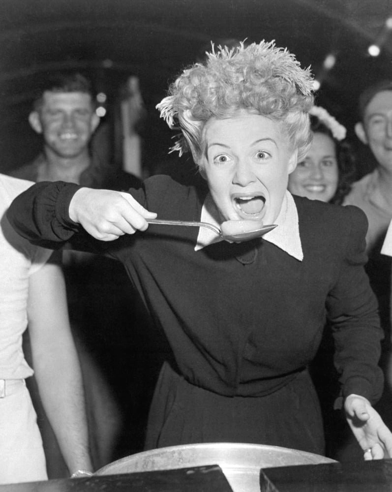 Betty Hutton Visits A Chow Hall With Sailors And Marines ...