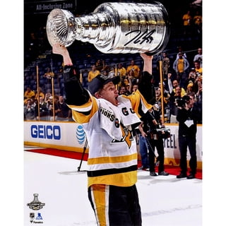 Sidney Crosby Pittsburgh Penguins Unsigned 2017 Stanley Cup Champions  Raising Conn Smythe Photograph