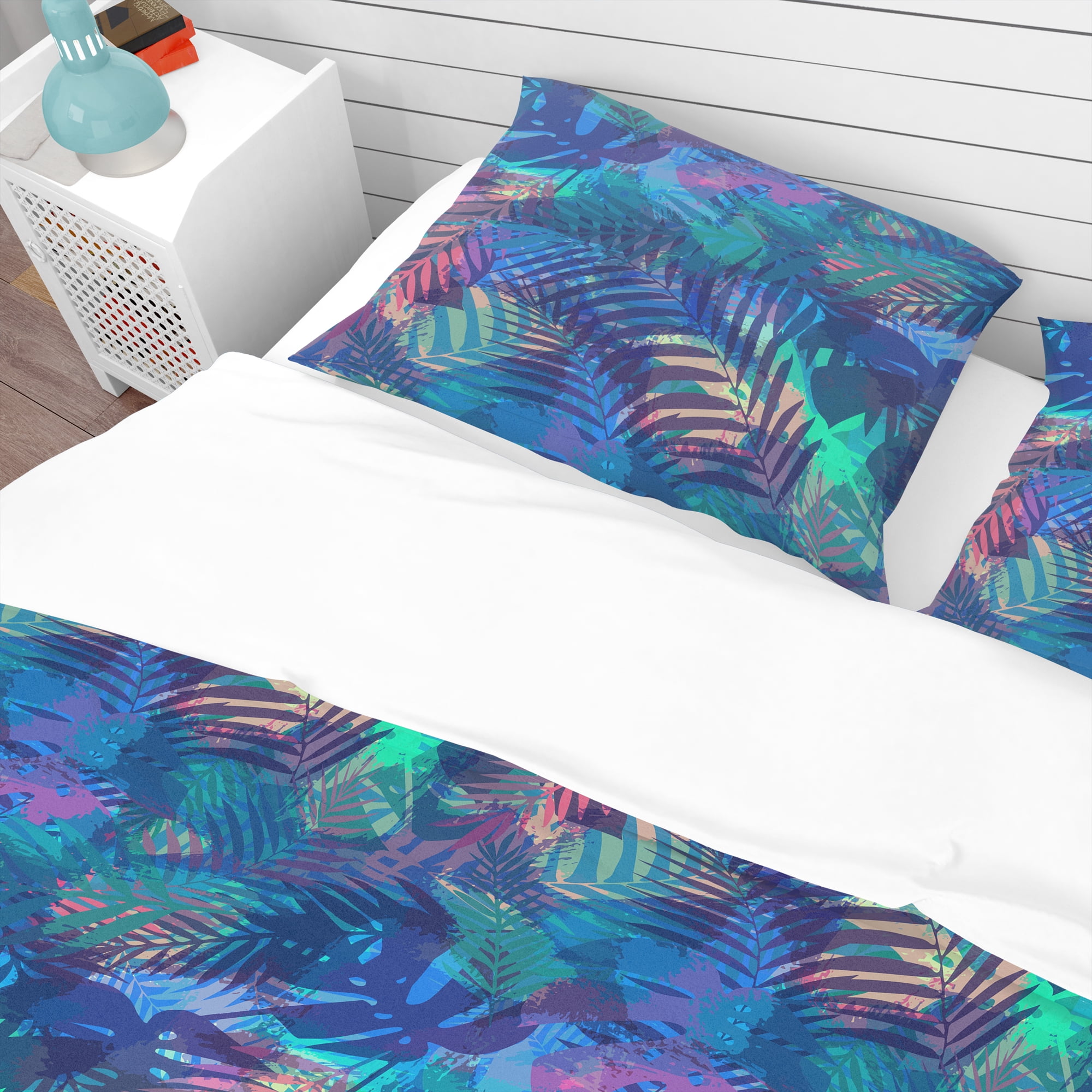 Designart 'Tropical Pattern with Palm Leaves' Modern & Contemporary Duvet Cover Set