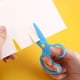 thumbnail image 2 of Tijeras para niños pequeños Tijeras de plástico PP para cortar papel Tijeras para preescolares Tijeras manuales para niños DIY Paquete de 1, 2 of 5
