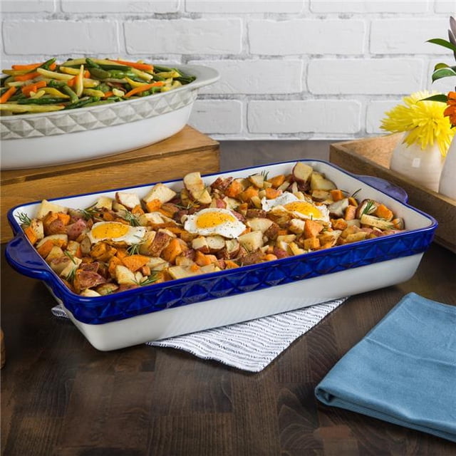 Tuxton EAC-201 6 qt. Porcelain White Embossed Rectangular Casserole - Cobalt Band