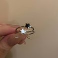thumbnail image 1 of Anillo abierto con diseño de nicho moderno y femenino con cara que gotea aceite, lindo y feo, con personalidad divertida y que combina con todo, 1 of 5