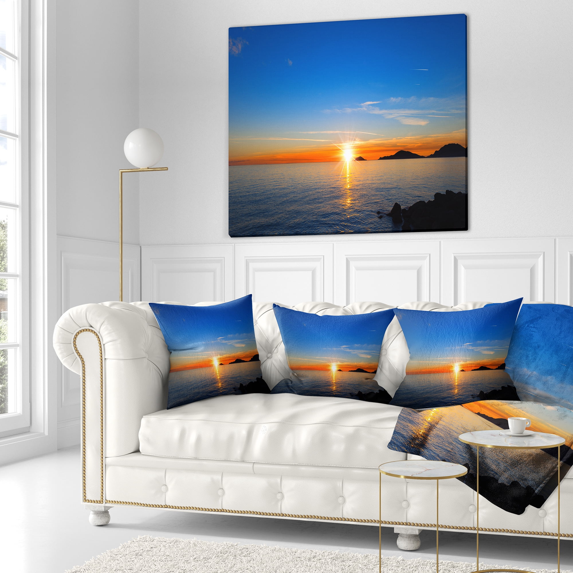 Designart Bright Sunset in Gulf of La Spezia - Seascape Throw Pillow - 18x18