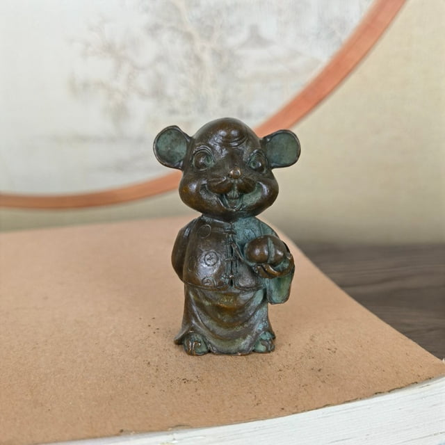 Antique-style long-tailed rat figurine, desktop tea pet, auspicious rat for good fortune, longevity, happiness, and wealth.