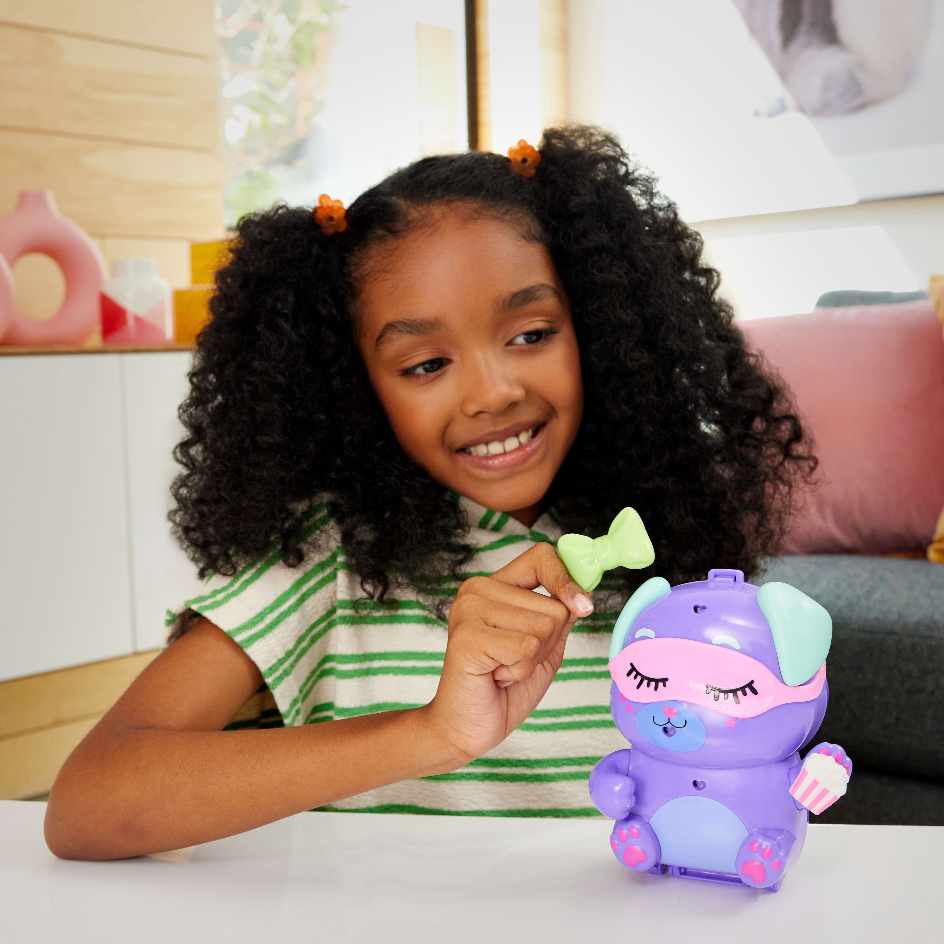 Polly Pocket Sleepover Puppy Compact Playset with 1 Micro Doll and Pet Dogs, Travel Toy with Food & Styling Accessories