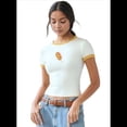 thumbnail image 1 of Camiseta Gráfica Vintage para Mujer con Cuello Redondo Acanalado y Ribete en Contraste Borde Anaranjado L, 1 of 10