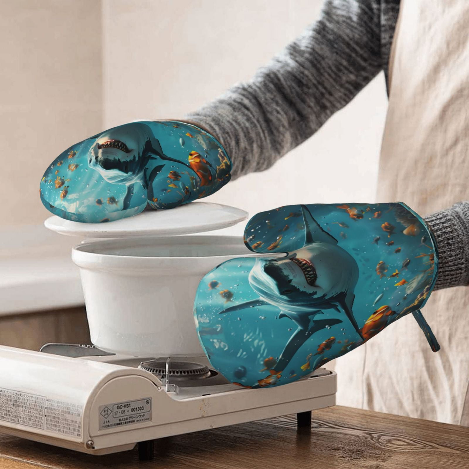 Hirioo Realistic Ocean Shark for Silicone Oven Mitts for BBQ, Baking, Cooking, Set of 2, Heat Resistant 260℃, Non-Slip Kitchen Essentials