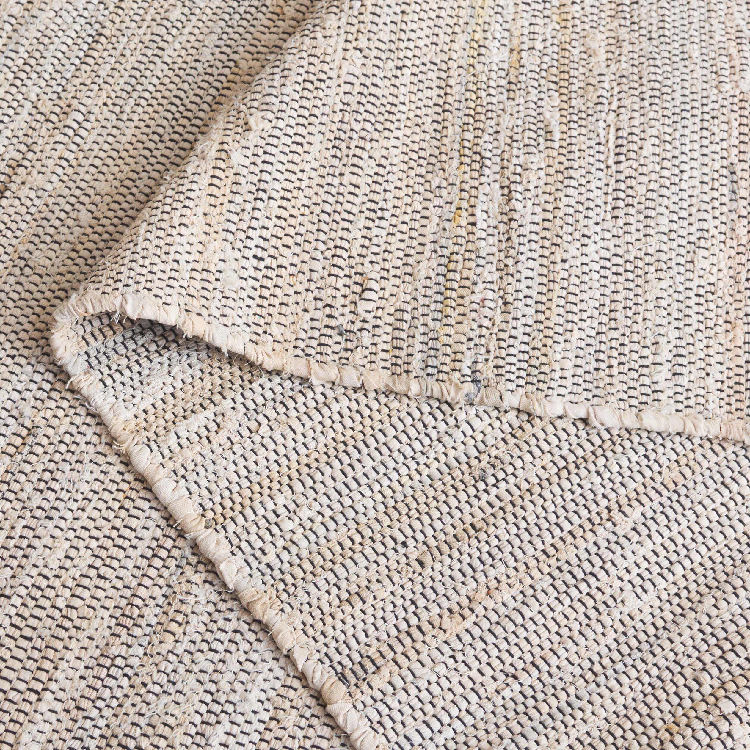 SAFAVIEH Rag Rug LACEWORK Distressed Area Rug, Ivory/Black, 4' x 6'