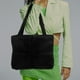 thumbnail image 5 of Bolso de mano con estampado de cuadrícula, bolso de mano acolchado para mujer, bolso de hombro sencillo, bolso de mano suave de diseño simple, bolso acolchado para mujer, 5 of 8