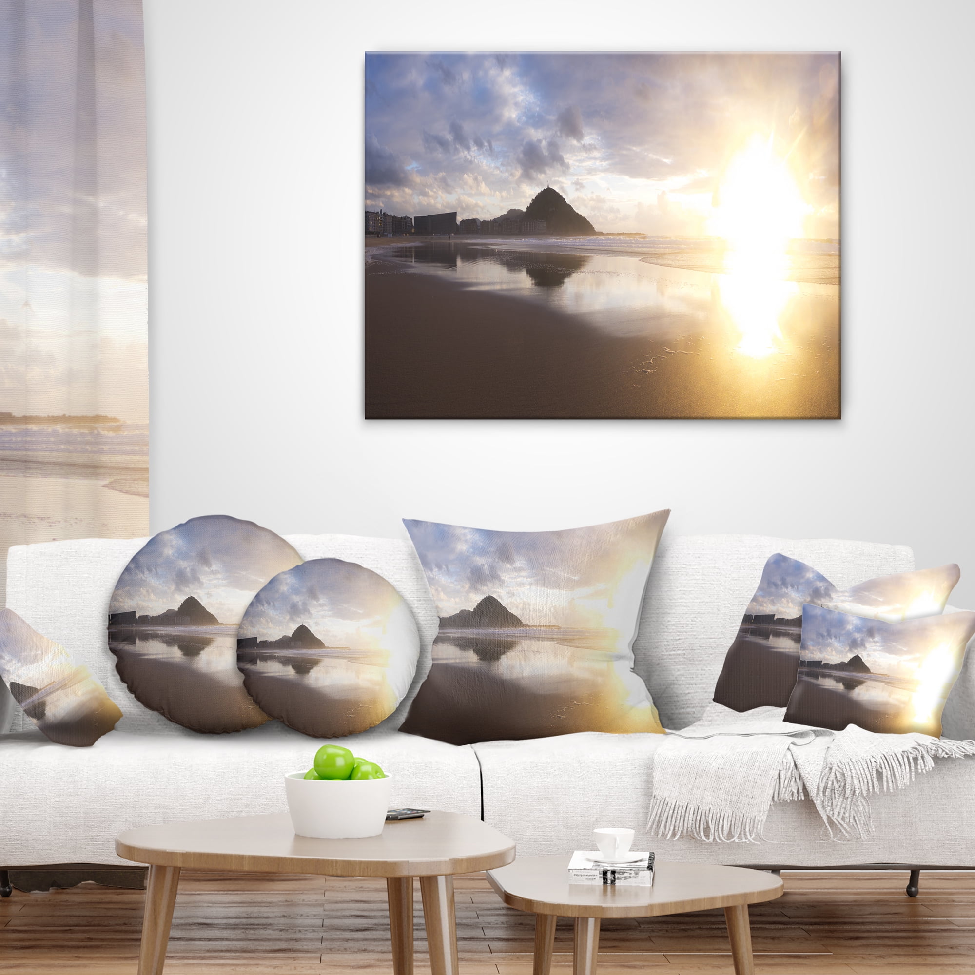 Designart Sunset at Donostia Beach - Seascape Throw Pillow - 18x18